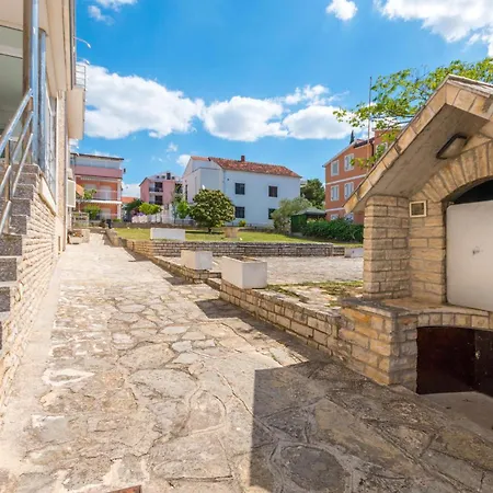 Beautiful In W/ Apartment Sveti Filip i Jakov